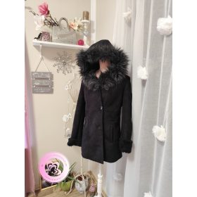 Fekete szőrmés irhakabát